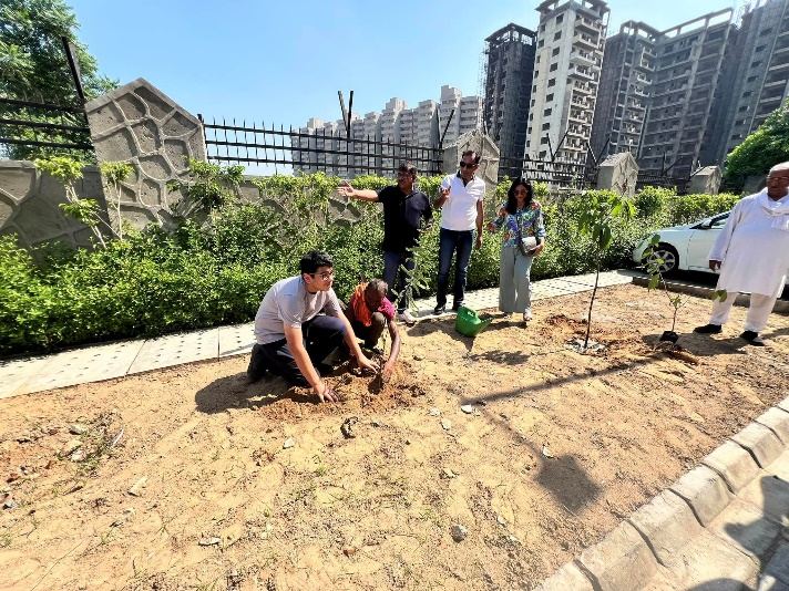 Plantation drive at Ansal Heights